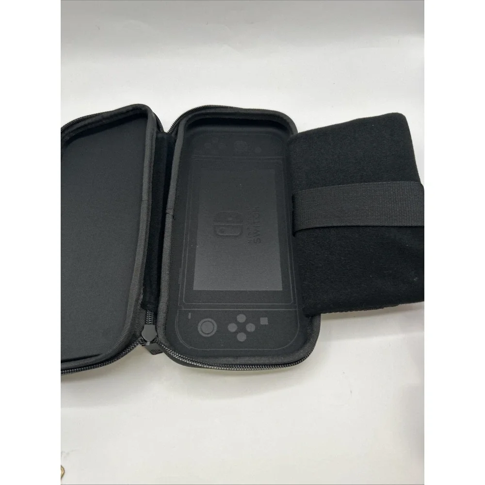 Nintendo Switch Pikachu Pokemon Carrying Case‎ Game Slots Cushioned
